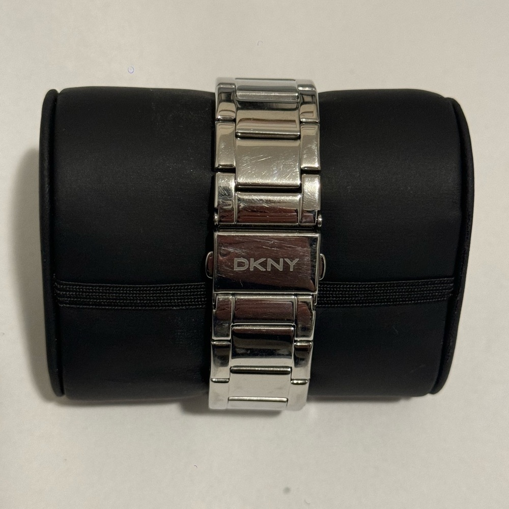 DKNY watch - Picture 2 of 3